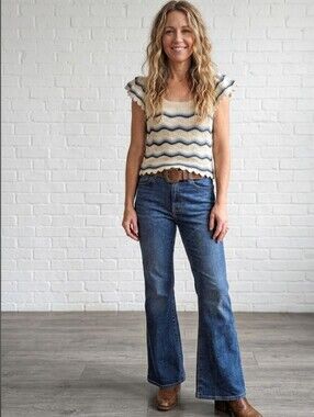 ABERCROMBIE & FITCH Ultra High Rise  Flare Jeans Size 30/10 Medium Wash Denim
